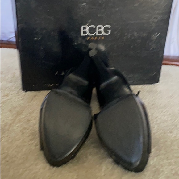 BCBG PLATFORM HEELS - Picture 5 of 6